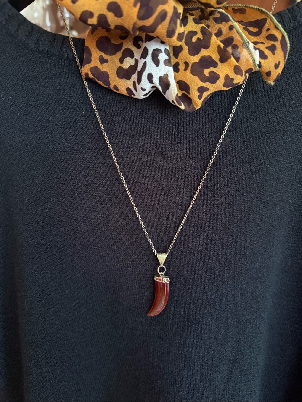 Vintage Red Amber Horn Talon Pendant Necklace Gold Tone 15”